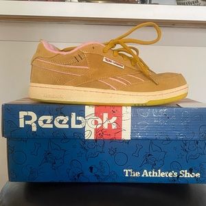 Reebok Juniors Tom & Jerry Club C’s sz 6.5/Womens8